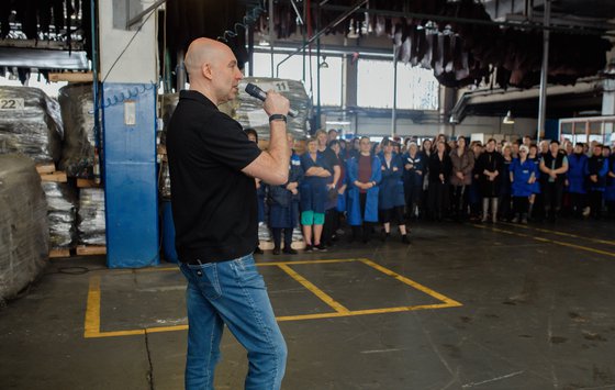 Генеральный директор тепло поздравил женщин завода с 8 Марта!